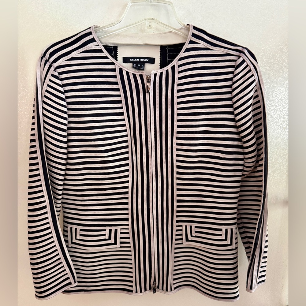 Ellen Tracy Women’s Medium Genuine Leather Graphic Striped Zipper Jacket
Blk Crm